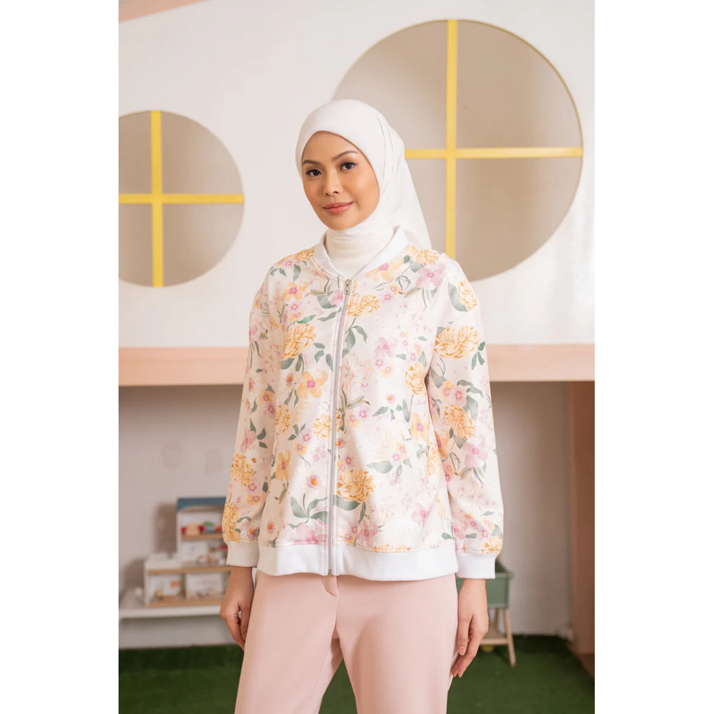 Zinnia Jacket Ivory wearing klamby-Zinnia jacket wearingklamby ivory L