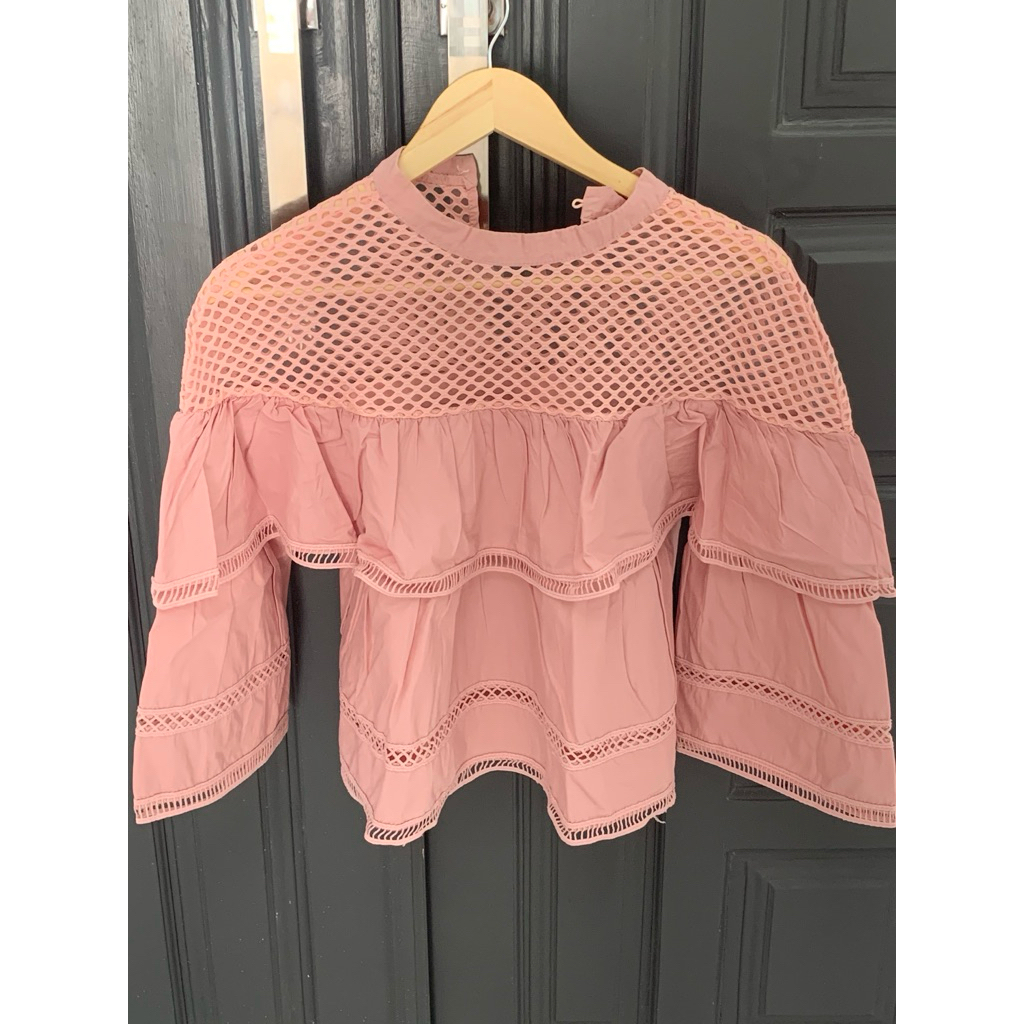 atasan pink ruffle