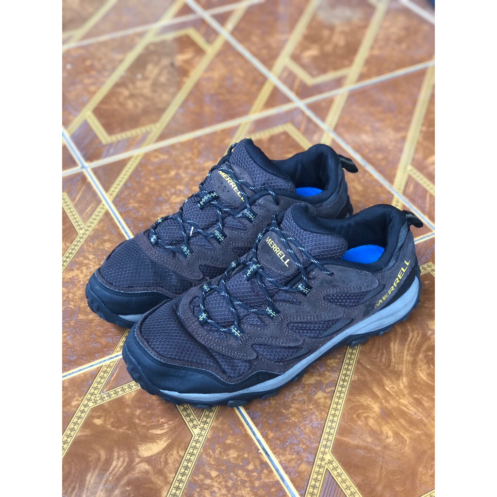 Sepatu Gunung Outdoor Merrell