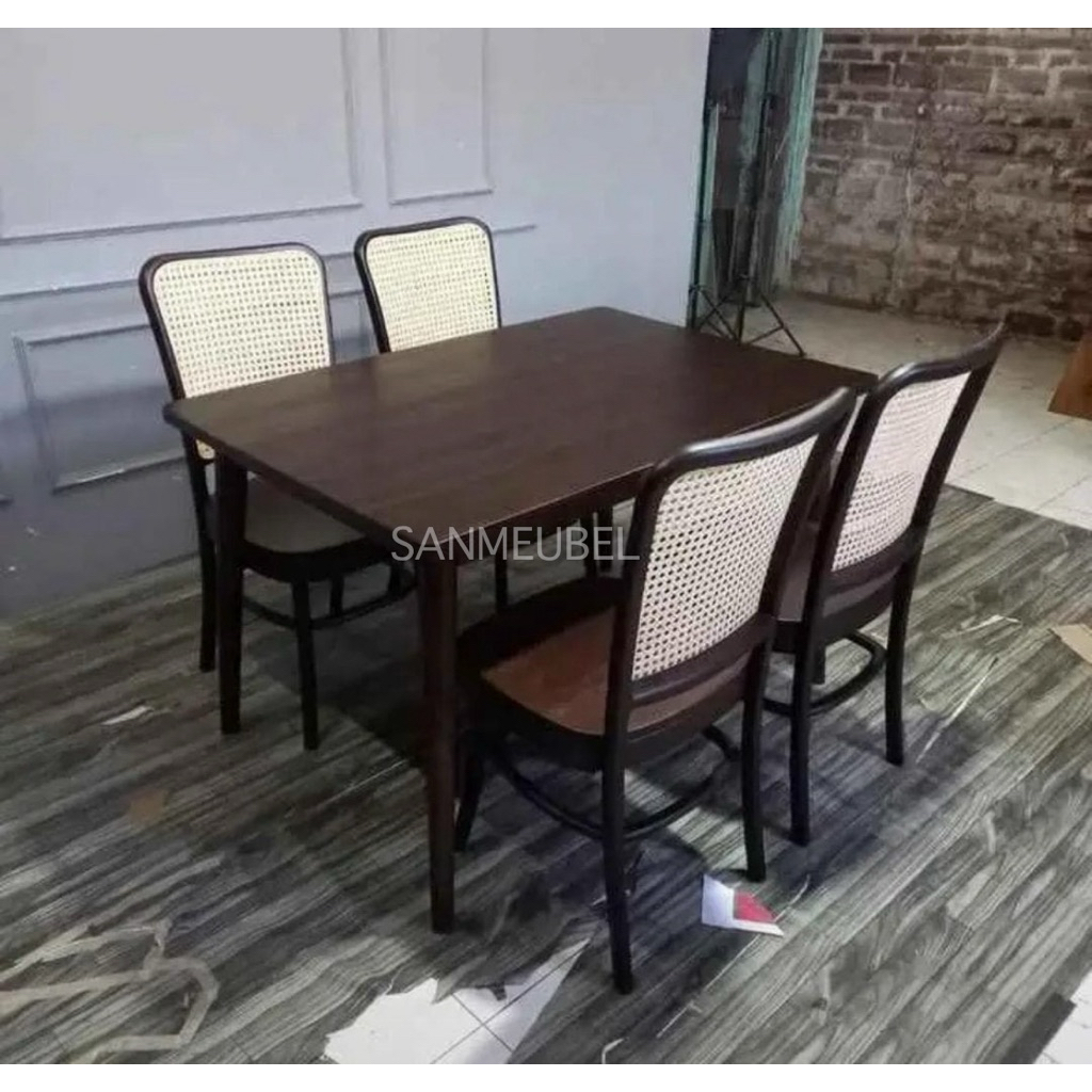 Meja Makan Minimalis 4 Kursi / Set Meja Makan Minimalis