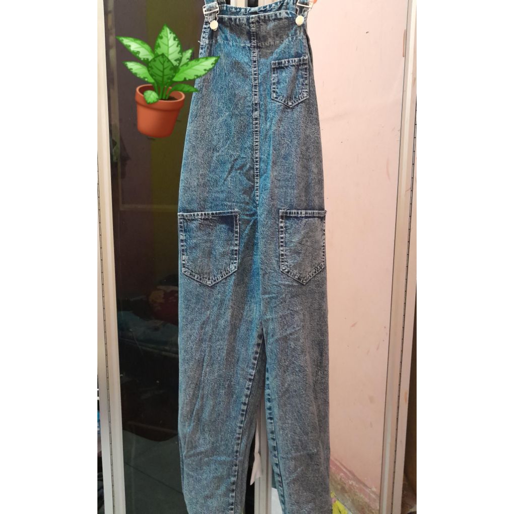 PRELOVED MONYETAN CELANA WANITA