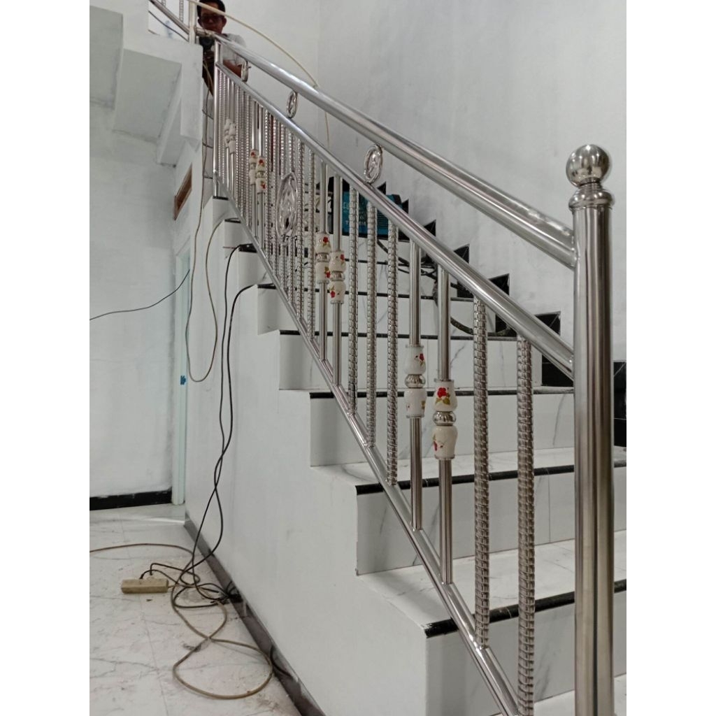 Railing tangga stenlis steel Minimalis