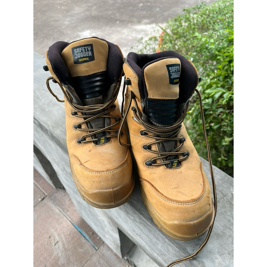 Sepatu Safety Jogger Second