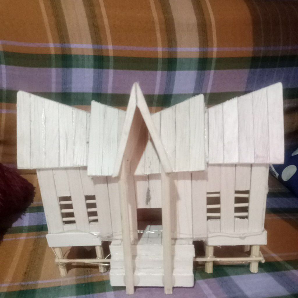 miniatur rumah adat gadang sumatra