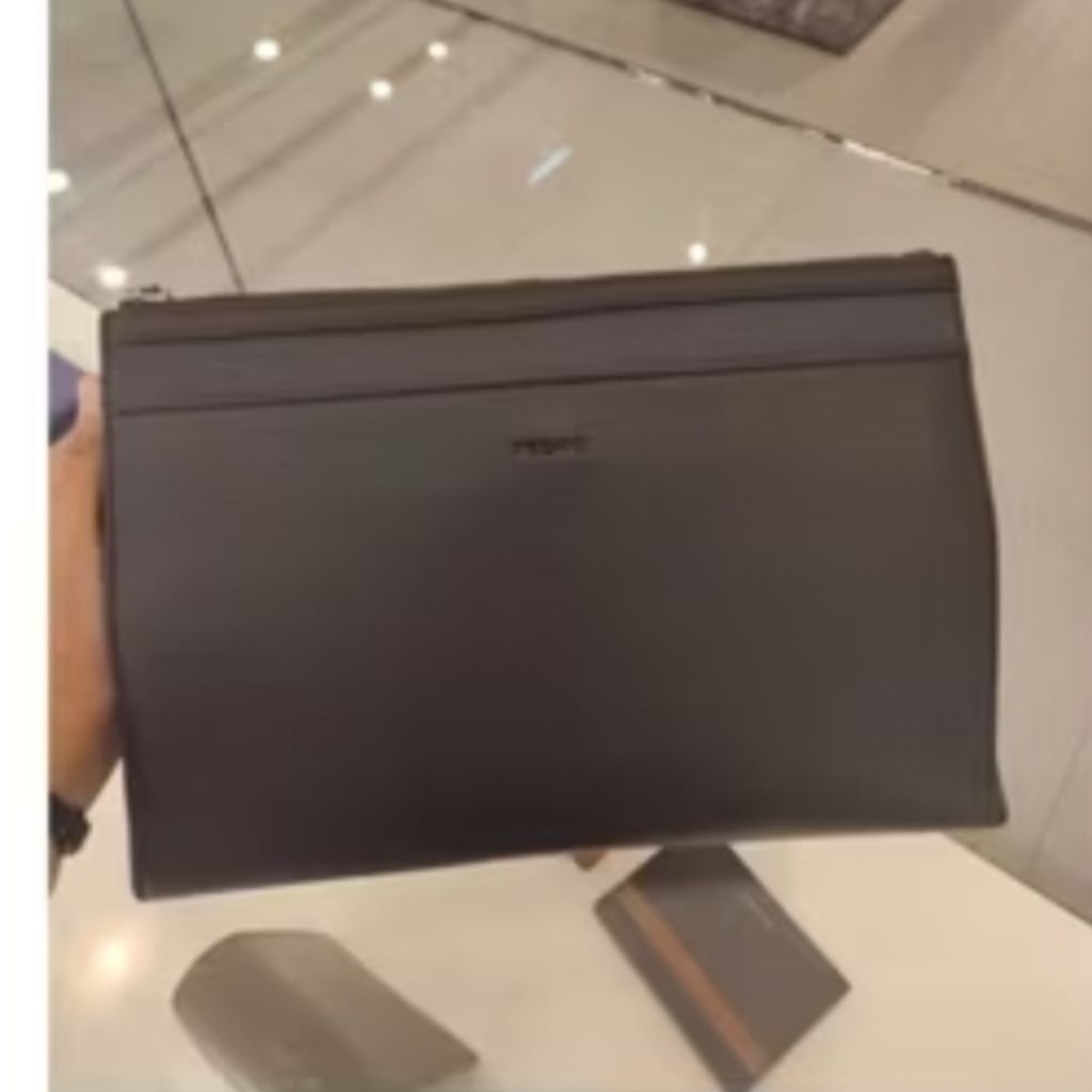 Preloved tas pria clutch/Sling bag 2 in 1 pedro original,bahan kulit,free emas