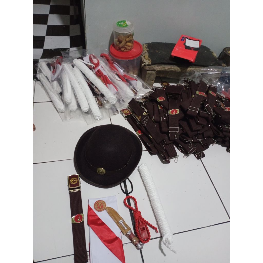 setelan set atribut perlengkapan Pramuka penggalang putra putri