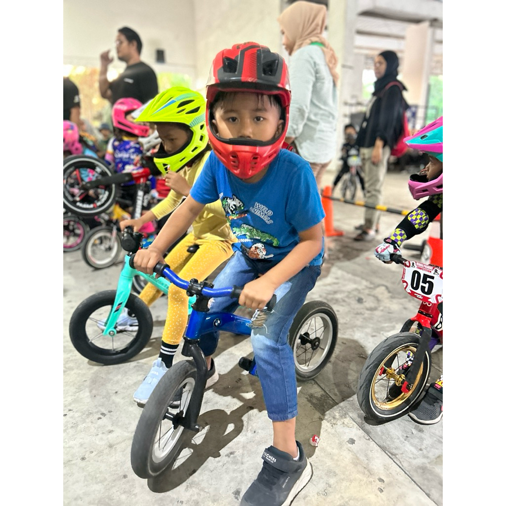 helm sepeda anak balace merk CIGNA bike preloved