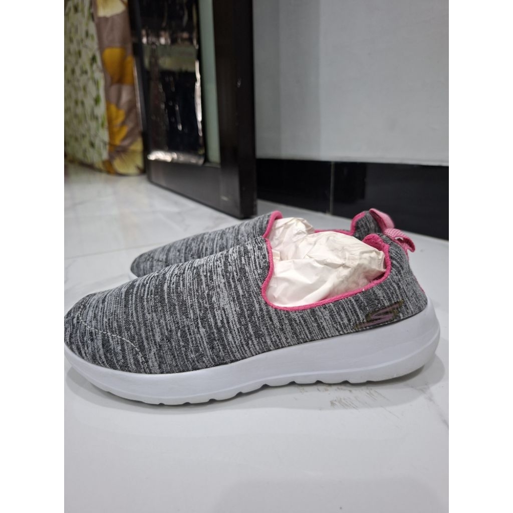 Sepatu Preloved Skechers Size 33.5