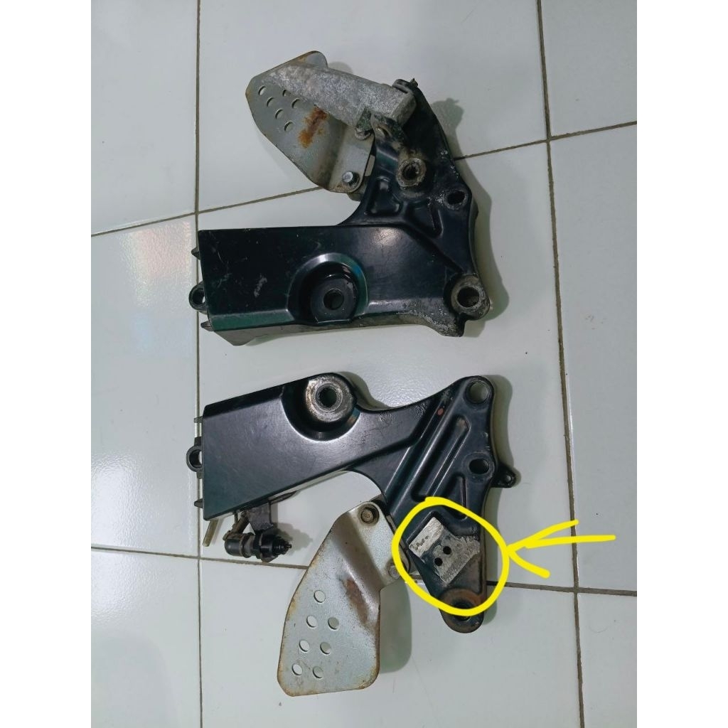 Dudukan footstep depan Yamaha byson karbu original 2nd lepasan motor