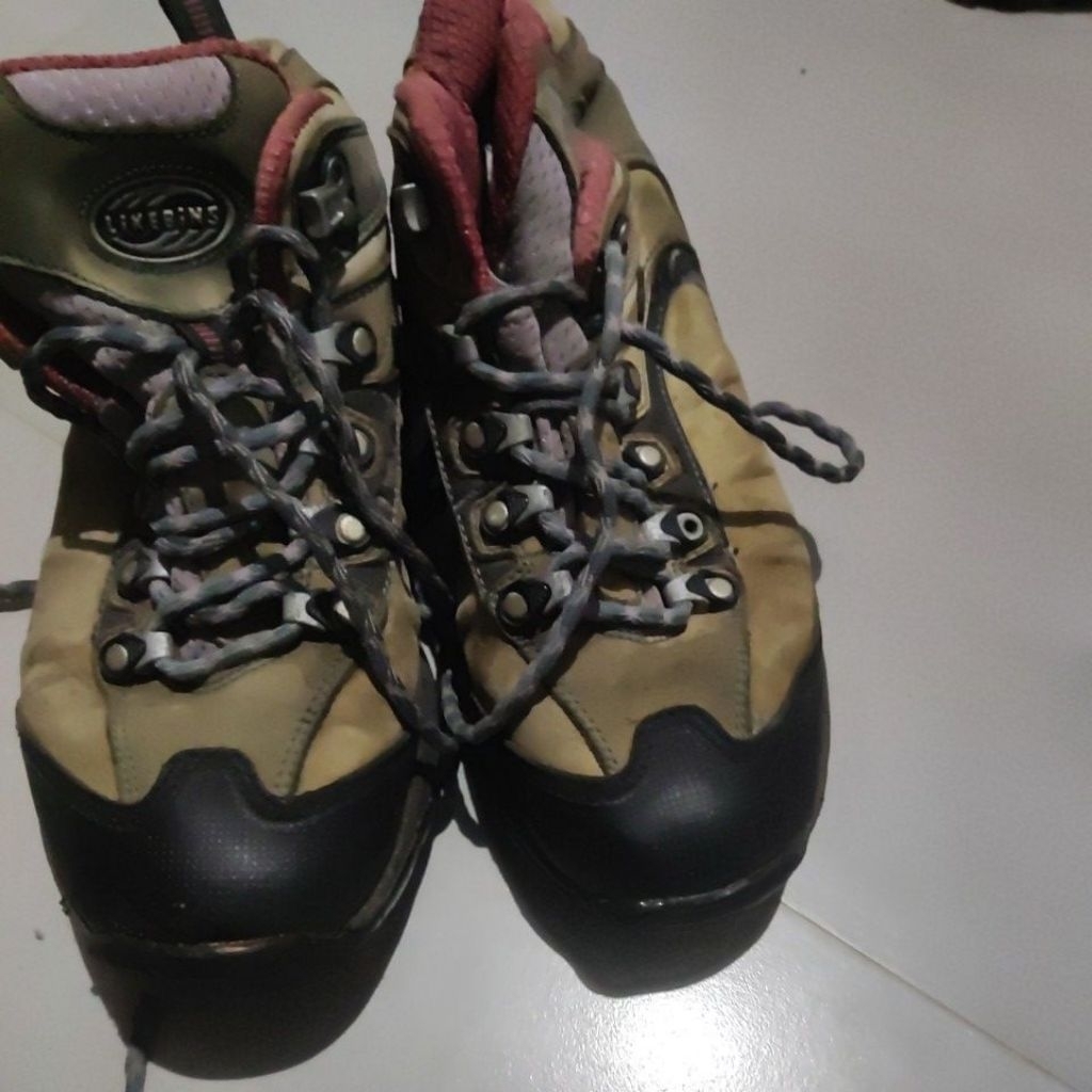 sepatu outdoor likebins bekas zise 40 insole 255