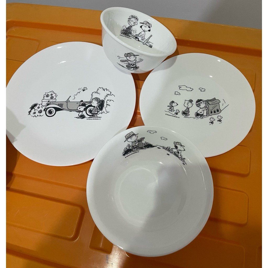 snoopy corelle black and white set 4 pcs