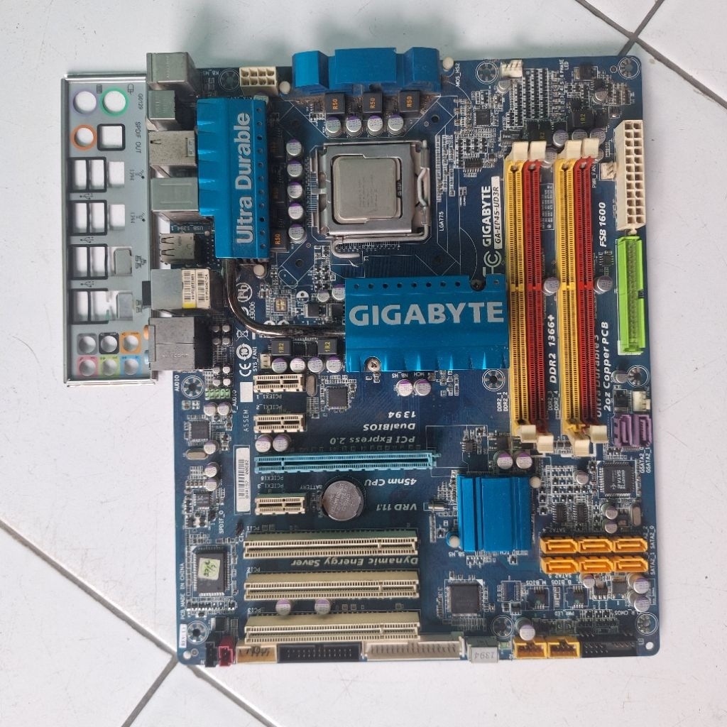 Paket Mobo Gigabyte GA-EP45-UD3R + Core 2 Quad Q9650 3.00GHz