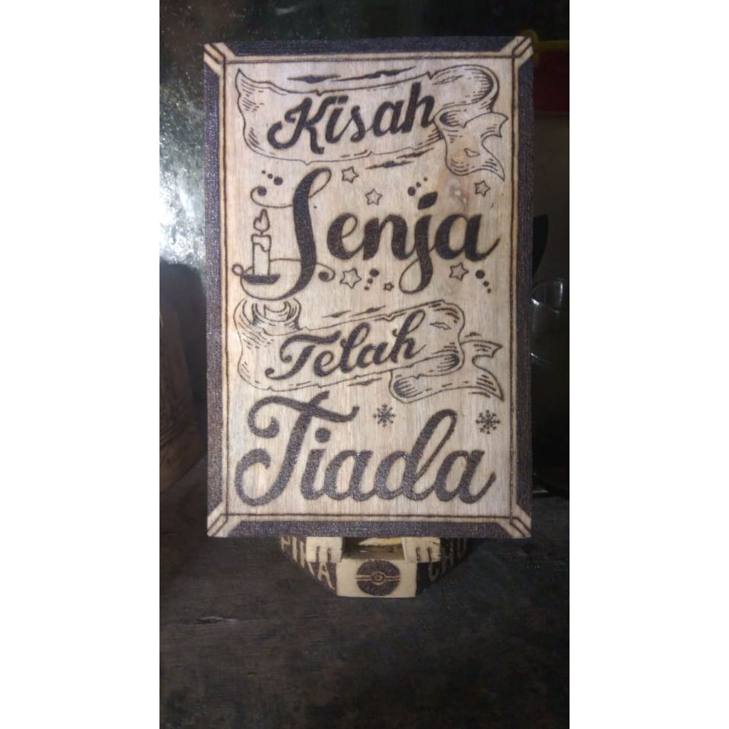 lettering pyrography atau lukisan bakar