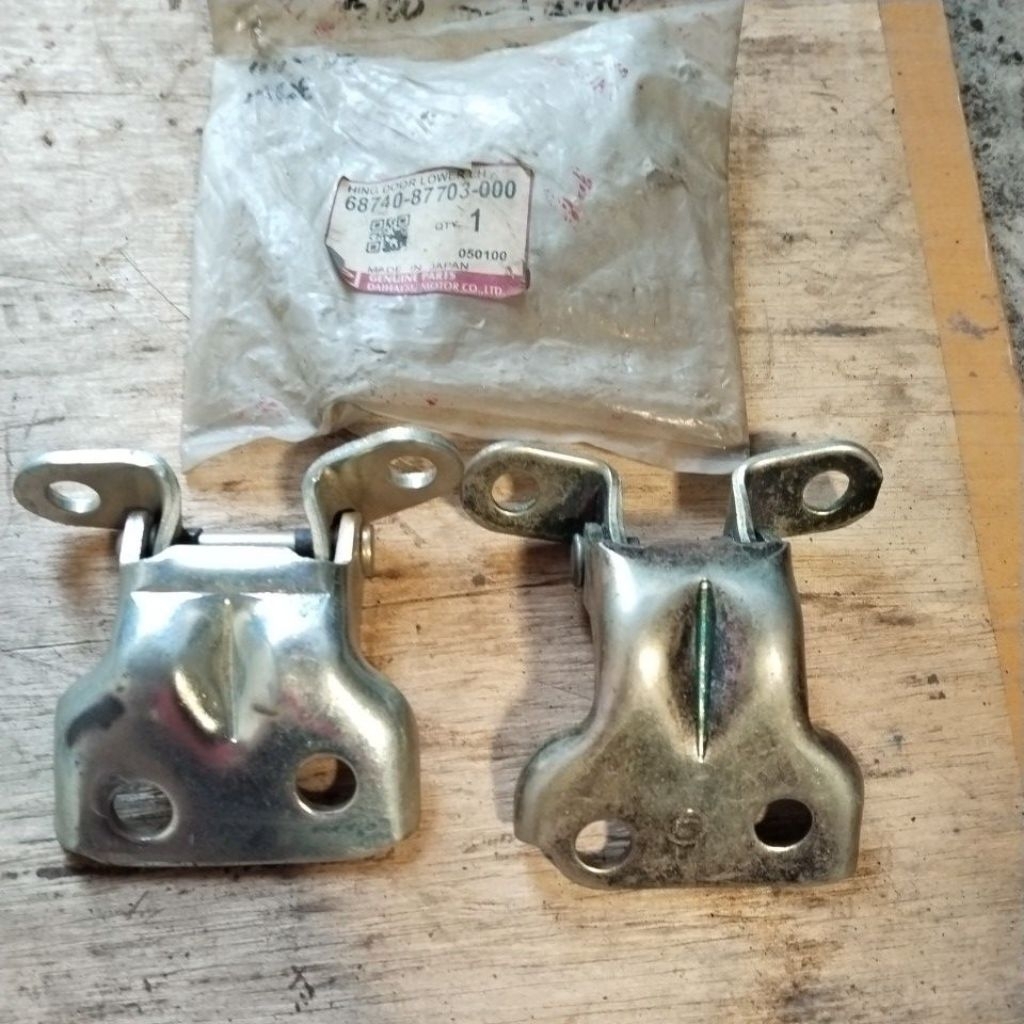 engsel pintu kanan/kiri taft gt rocky hilline original