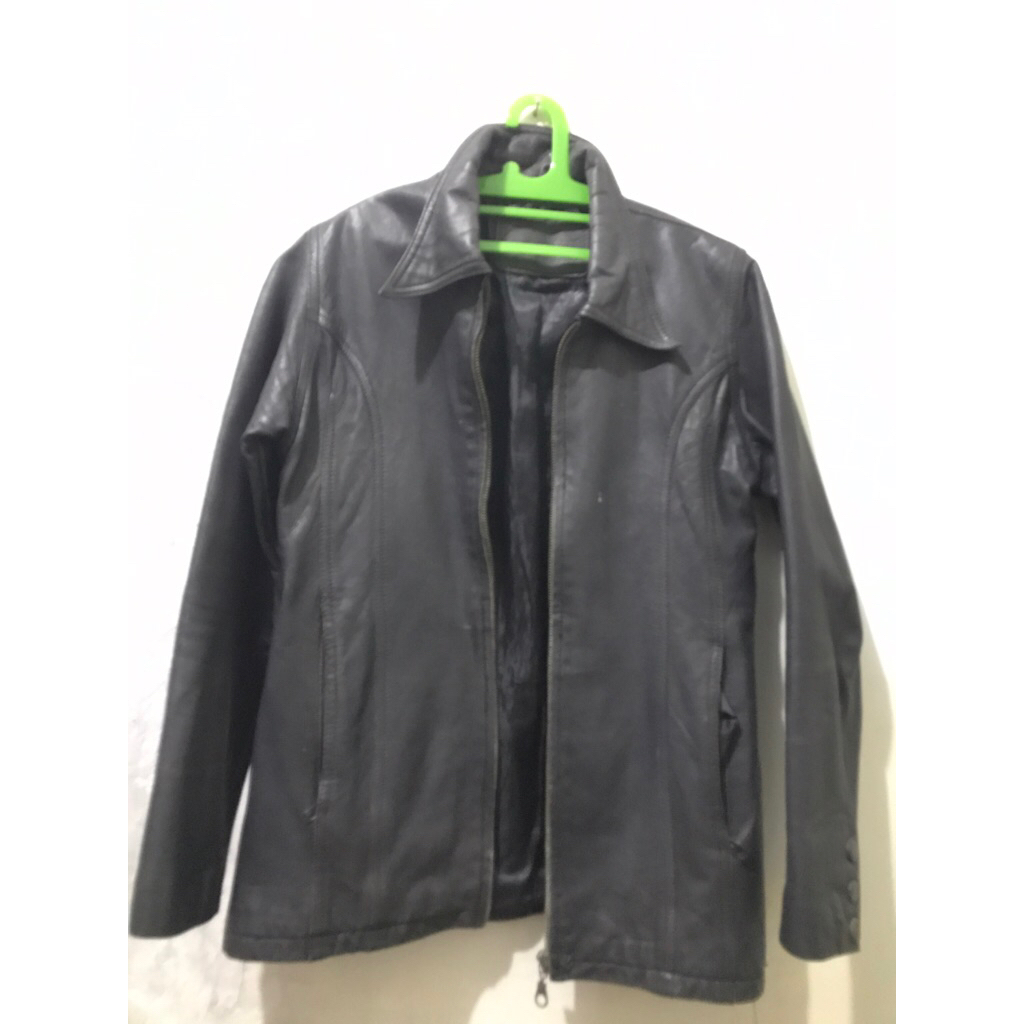 preloved jaket wanita (bahan kulit asli)