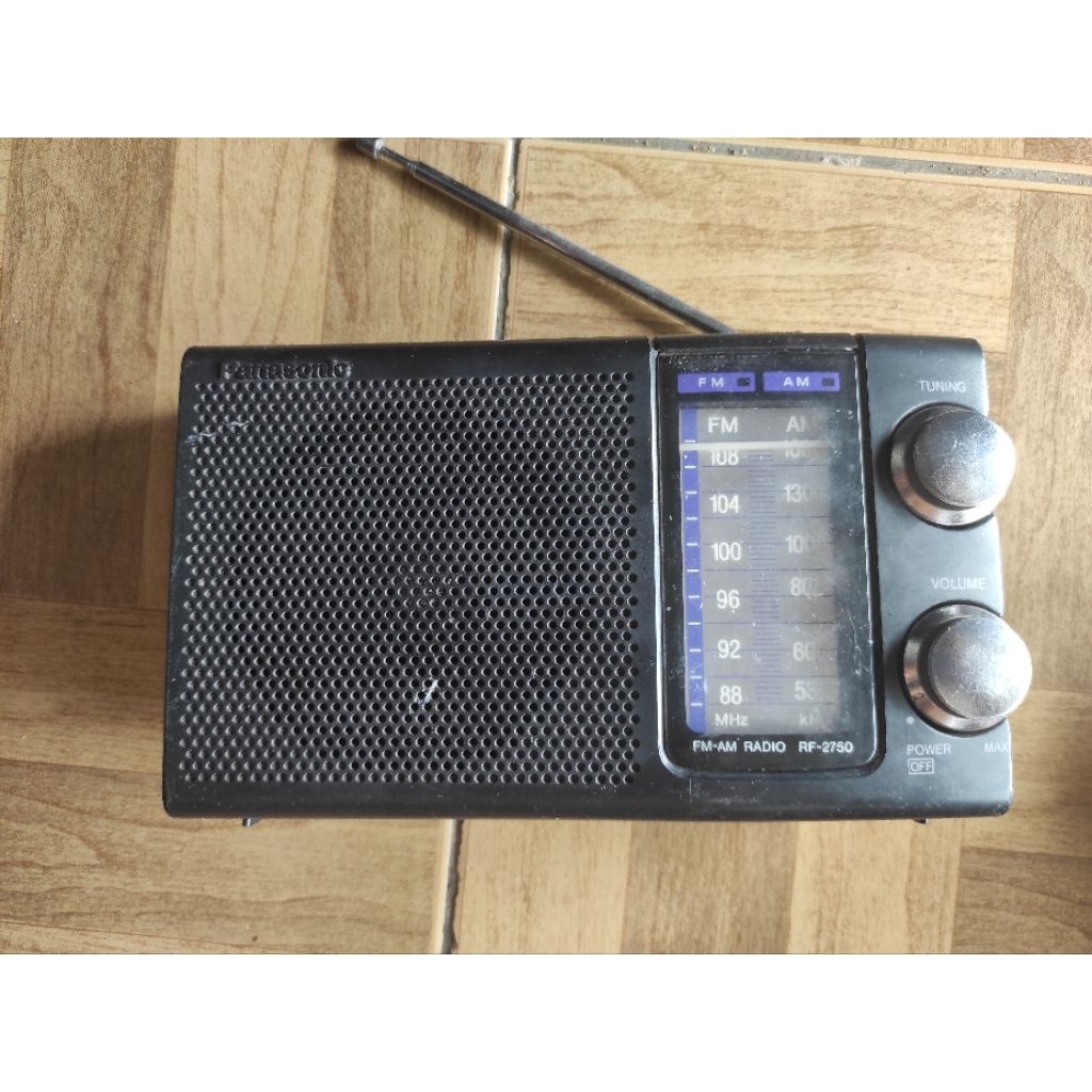 radio PANASONIC model RF 2750