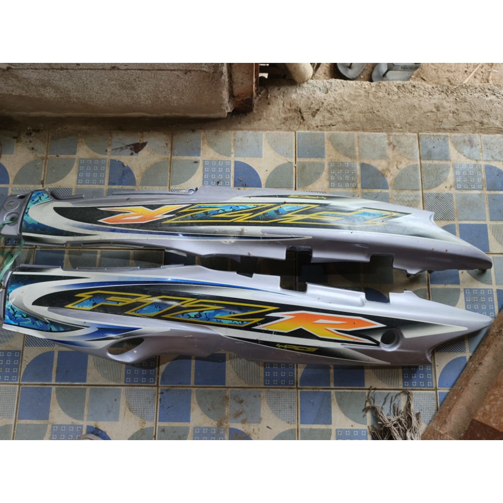 Cover body f1zr millenium hitam-orange Original part YGPWarna silver gold LGGM6
Harga /set kanan kir