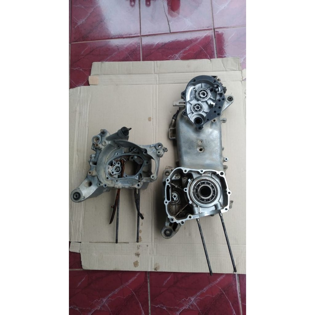 Krengkes Crankcase rengkes set kanan kiri Honda Vario 125 Fi Old KZR Original