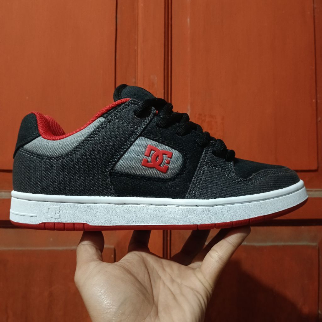 Sneakers sepatu skateboard bmx dc manteca 4 zero waste