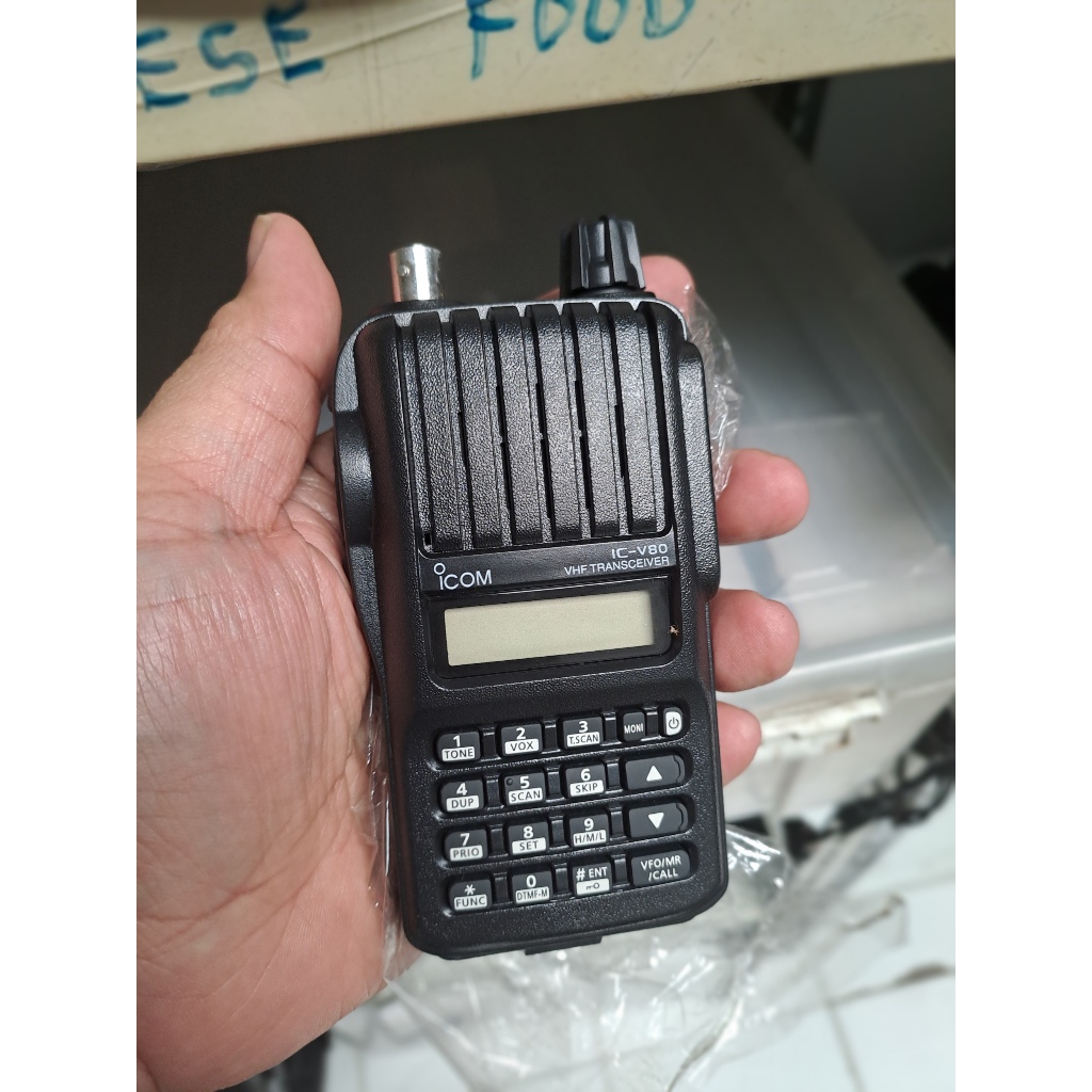 HT ICOM IC-V80 MADE IN JAPAN FREKUENSI VHF ICOM V80 KONDISI BEKAS STOK LAMA DIJAMIN NORMAL ICOM V 80