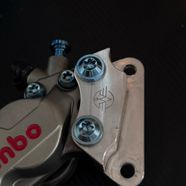 BAUT BREKET KALIPER BREMBO 4P DRAT KASAR