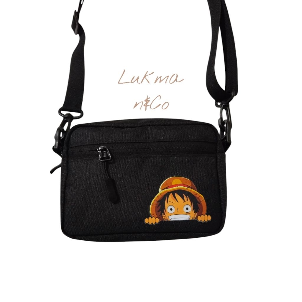 Tas Selempang Hitam dengan Desain Karakter Lucu One Piece untuk Pria dan Wanita Stylish dan Praktis 