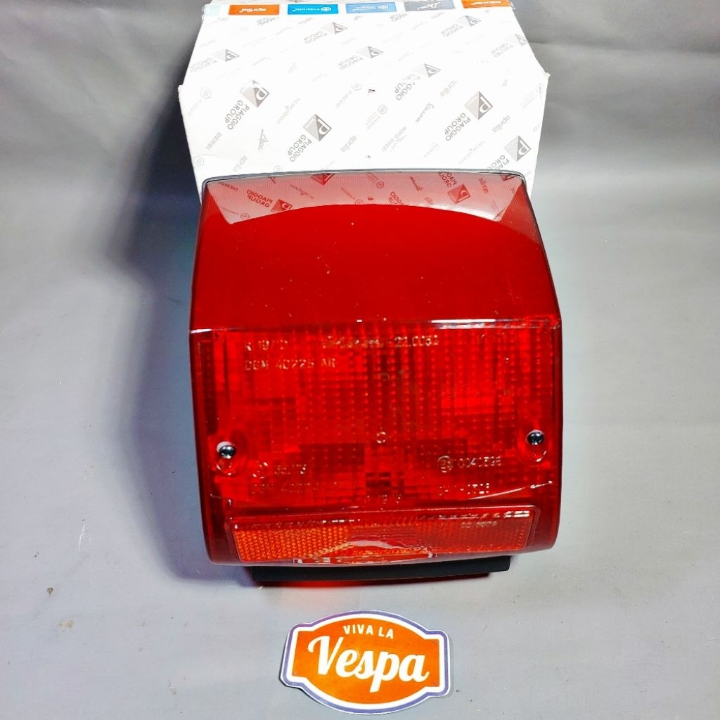 Stoplamp Lampu Belakang Triom Piaggio Original Vespa New PX Arcobaleno Spartan Exclusive Excel