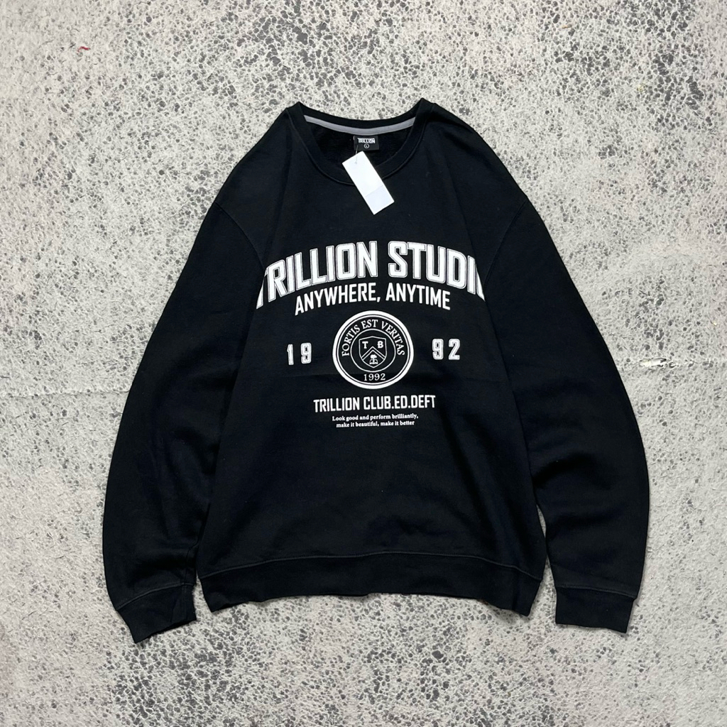 Trillion Graphic Crewneck size XL