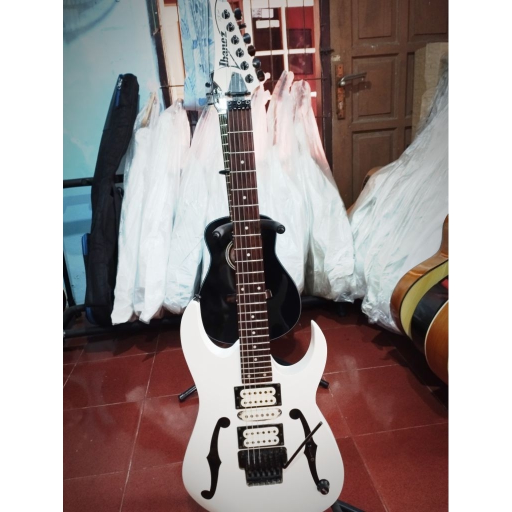 jual gitar Ibanez PGM 3 Signature Paul Gilbert  Siap pakai udah di setting enak gratis ongkir (baran