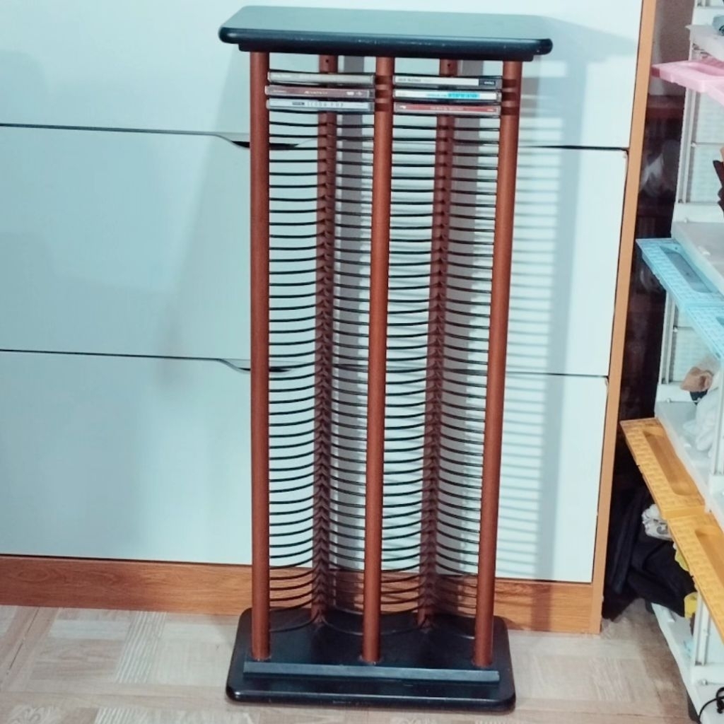 Rak CD Compact Disc standing muat 100 CD merek Auvi Case. Bahan kayu