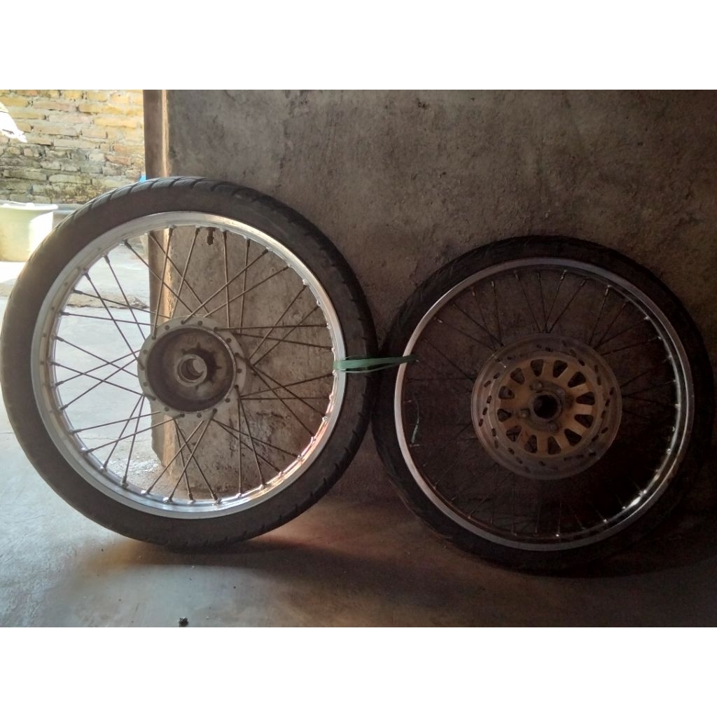 Velg Suzuki smash ori copotan set ban depan belakang
