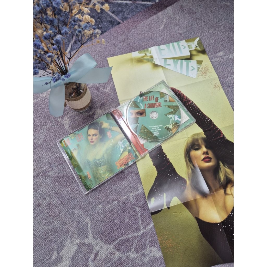 Taylor Swift - The Life Of A Showgirl: Sweat And Vanilla Perfume Cassette, CD, & Vinyl