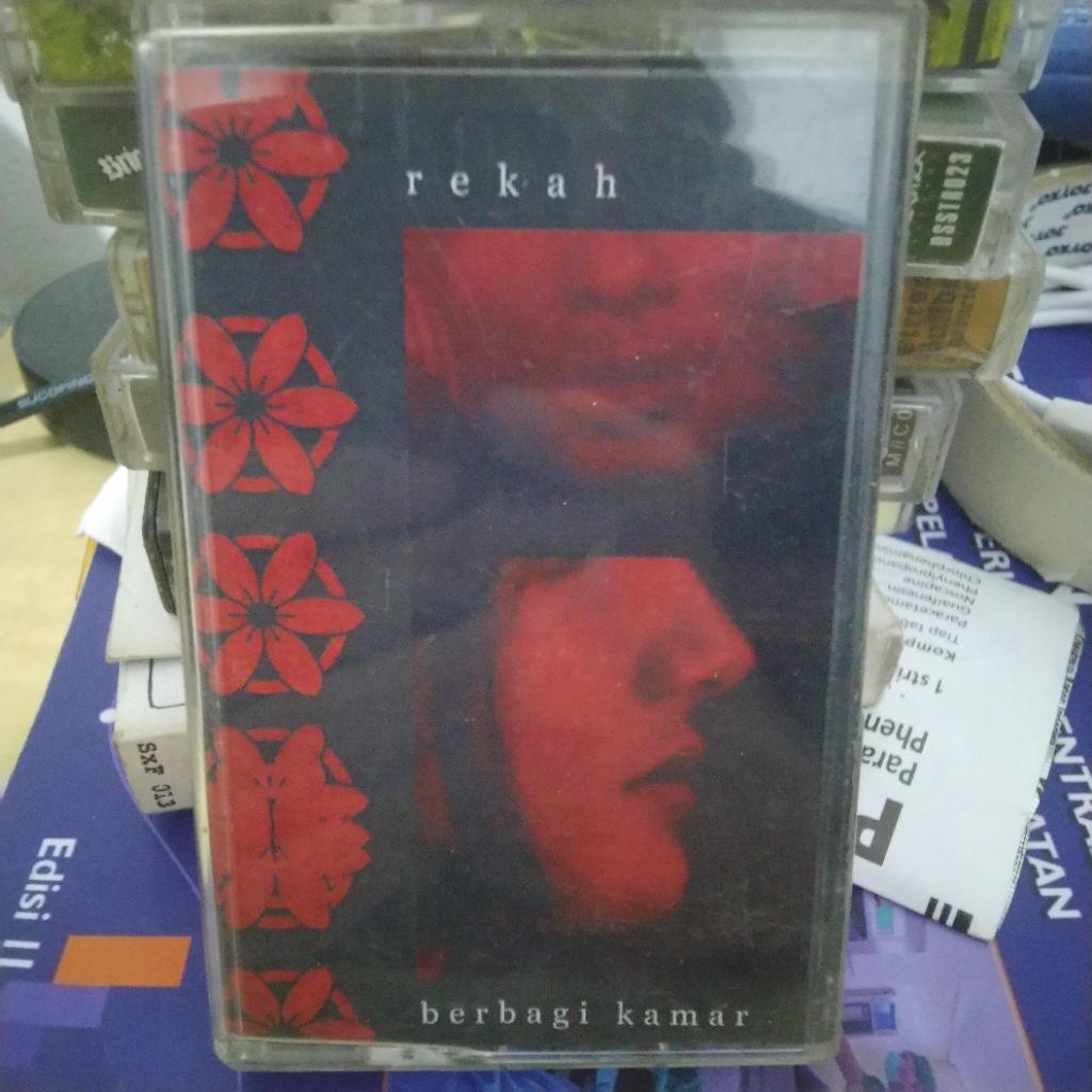 Kaset Rekah - Berbagi Kamar