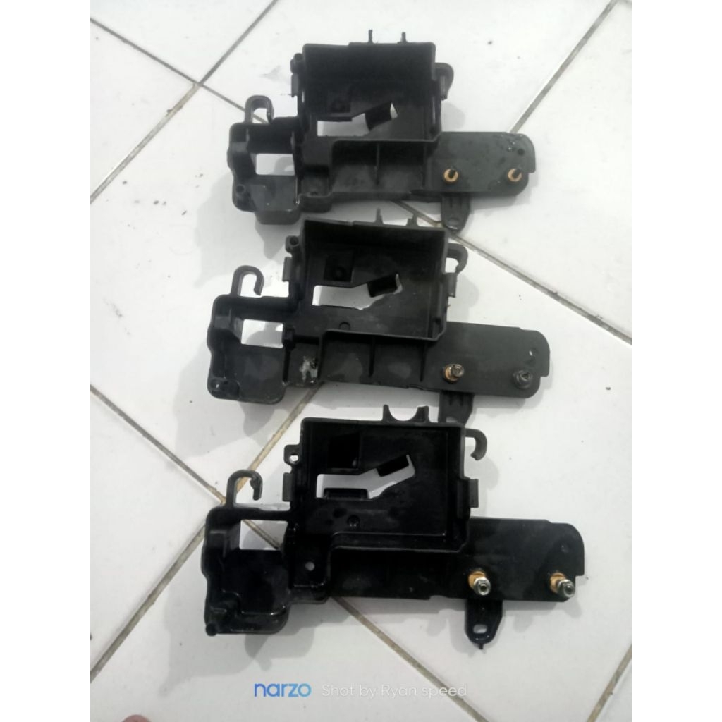 tatakan aki tempat aki Yamaha Byson karbu