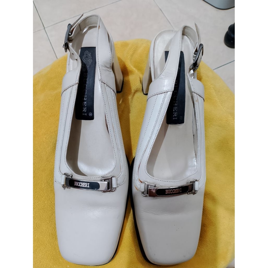 Sepatu Wanita Heels Warna Putih Hak 5 cm merk Buccheri Preloved