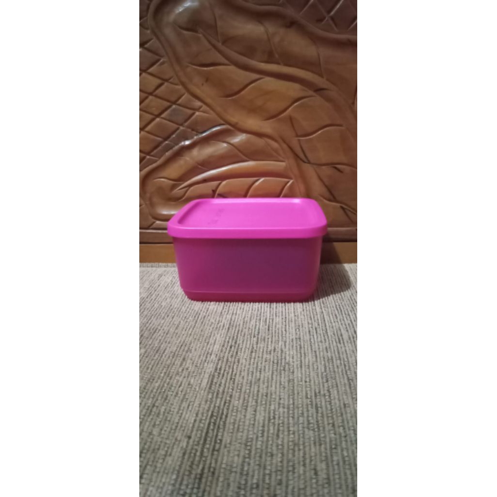 wadah penyimpanan Tupperware 650ml