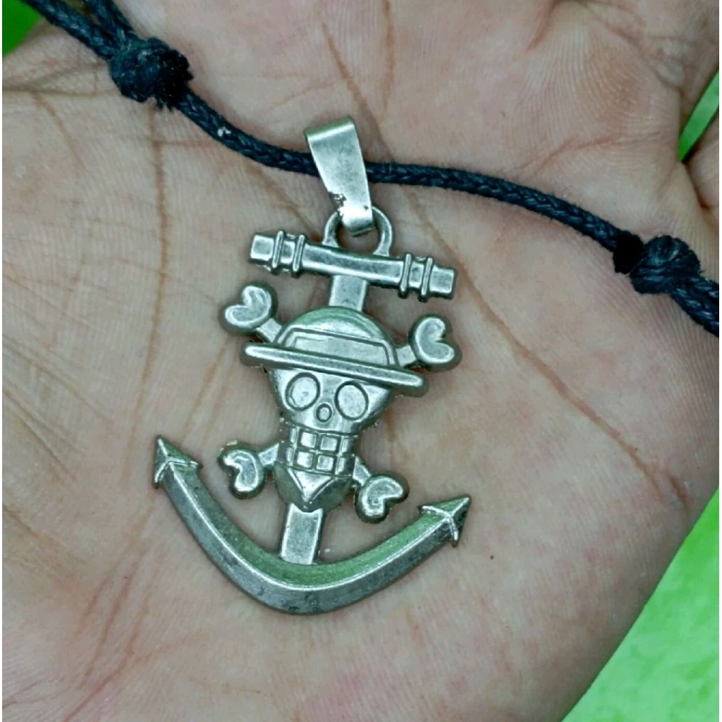 KALUNG TALI BANDUL HITAMDENGAN LIONTIN ONE PIECE WARNA HITAM
UNTUK PRIA DAN WANITA-BISA COD DAN
TERM