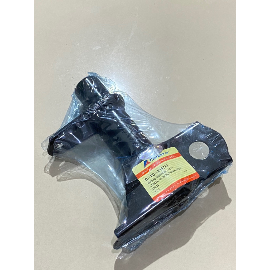 engine mounting assy / lengan dudukan mesin vespa corsa original danmotor