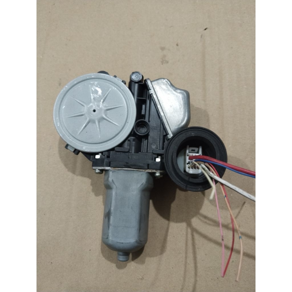 Dinamo powerwindow mobil Alphard pintu kanan depan