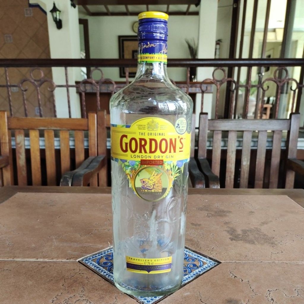 Botol bekas minuman impor