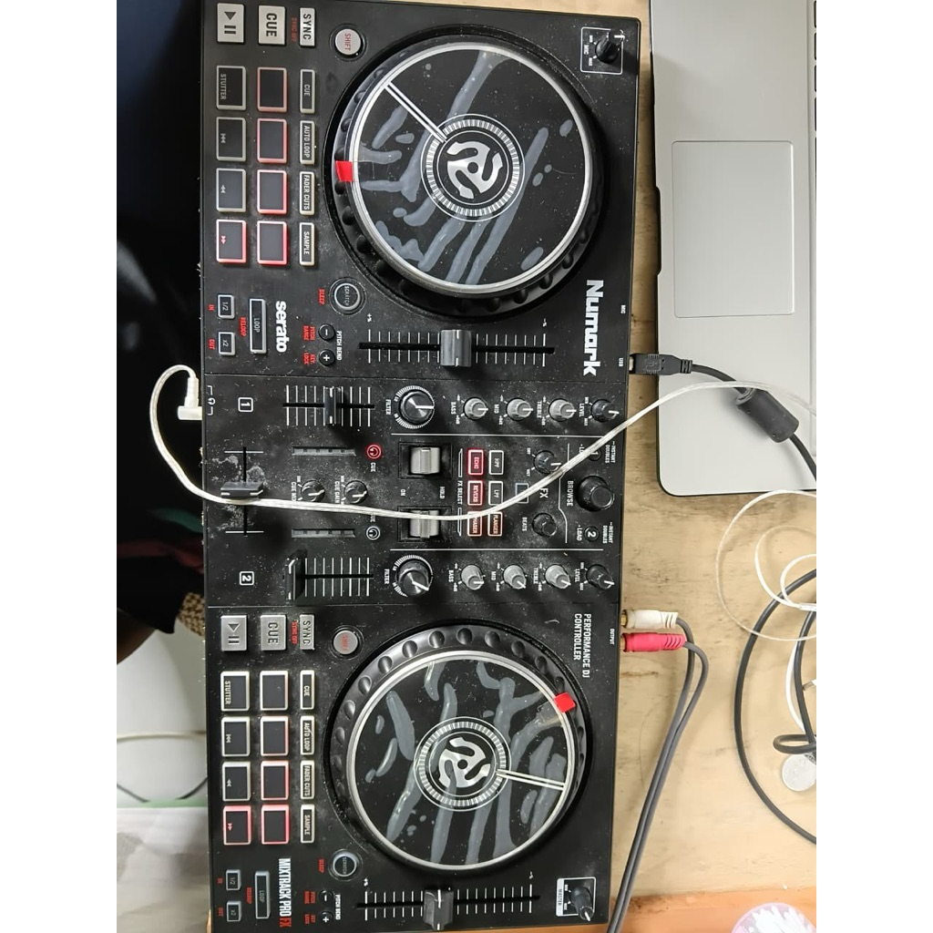 DJ controller