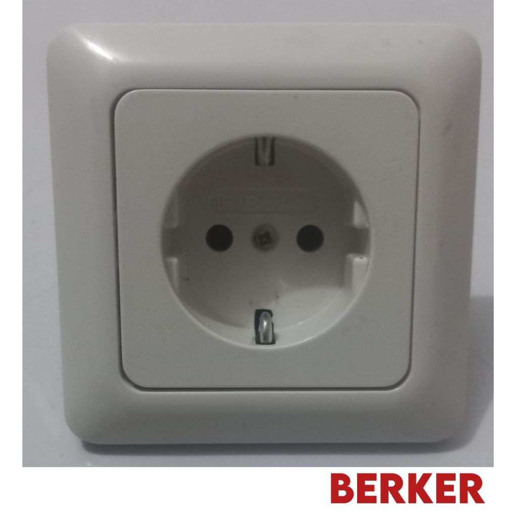 STOP KONTAK MERK BERKER COKLAT