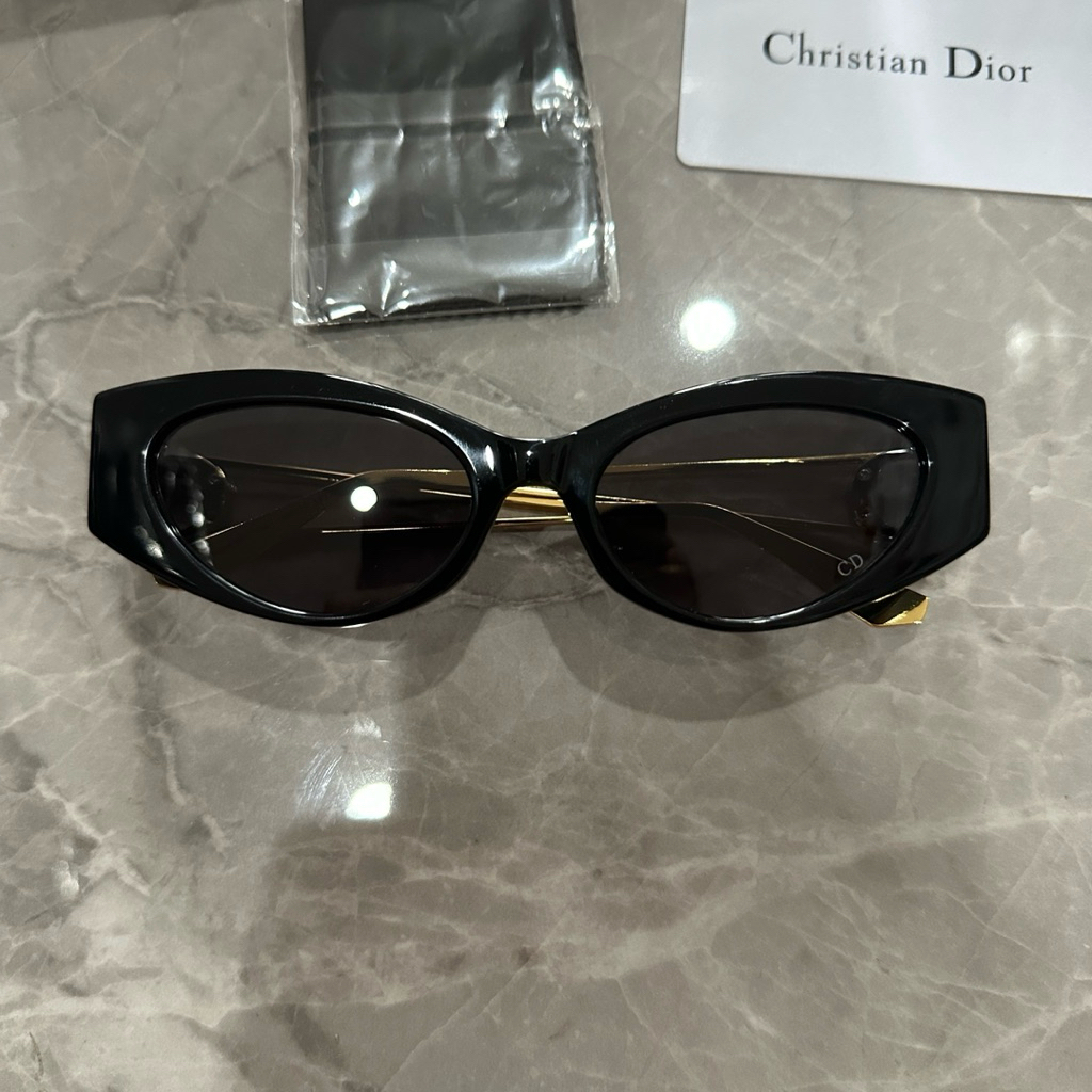 cd b6I 30montaigne montaigne kacamata hitam sunglasses