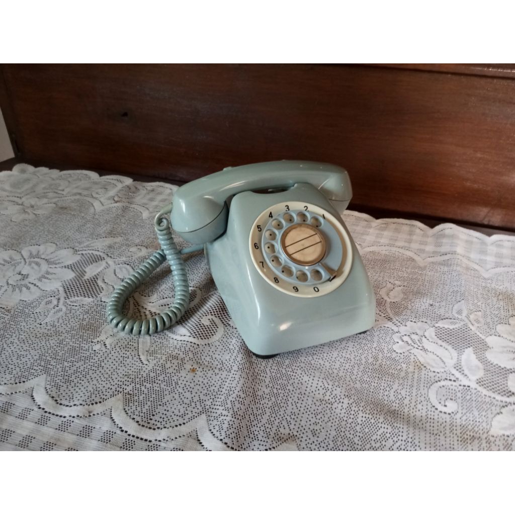 Pesawat Telepon Telpon Kabel Jadul Antik Vintage Lawas Kondisi Fisik Mulus Tua Kuno Retro Klasik Cla
