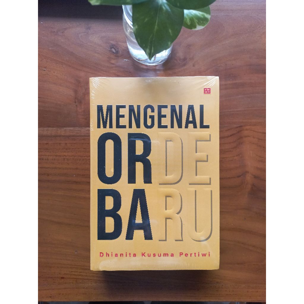 Mengenal Orde Baru - Dhianita Kusuma Pertiwi