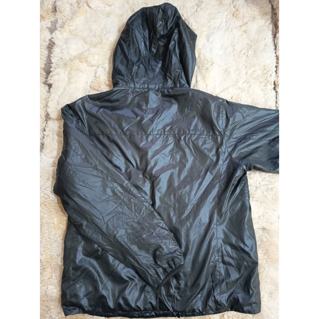 Uniqlo Jacket Sport Olahraga Unisex Anti Air Waterproof