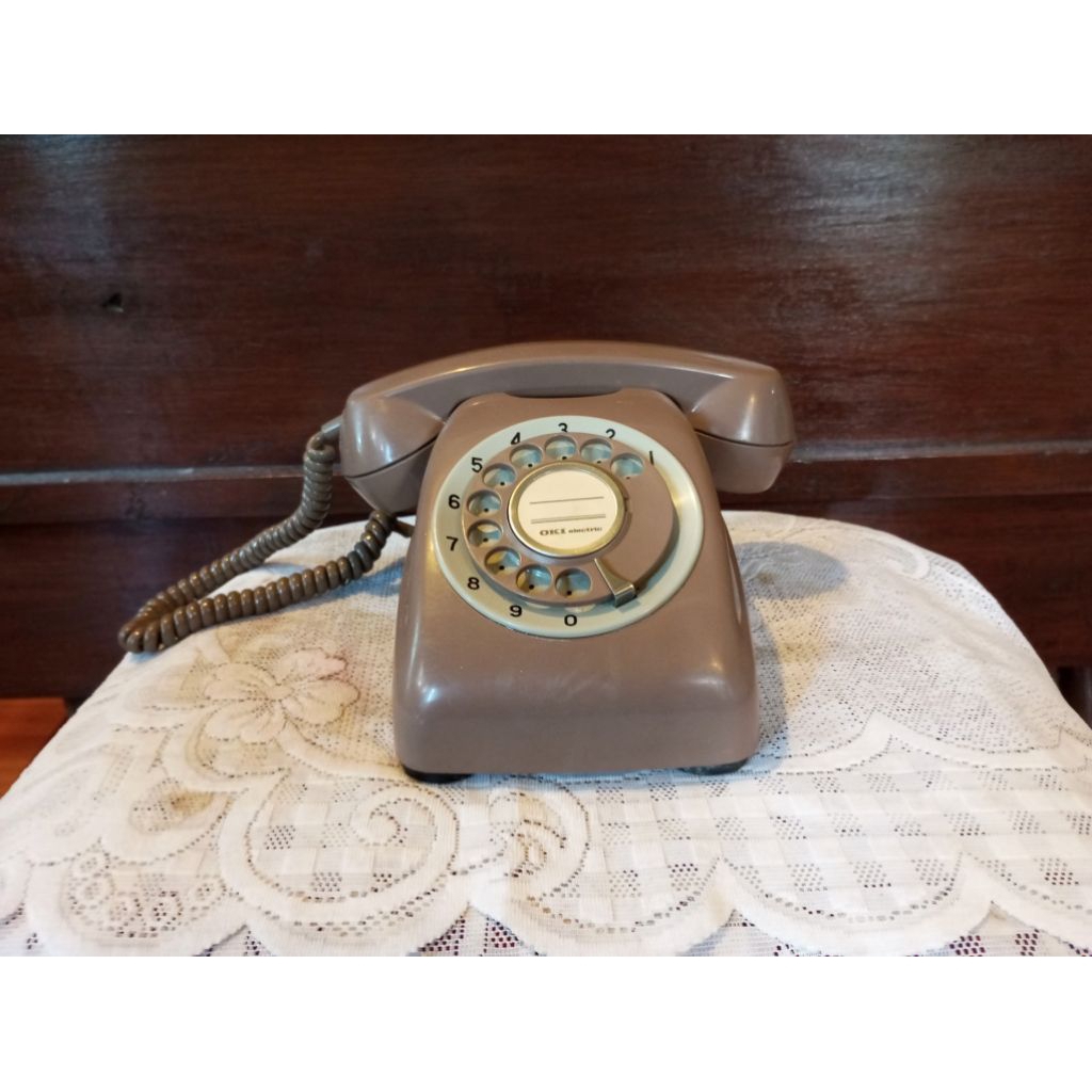Pesawat Telepon Telpon Kabel Jadul Antik Vintage Lawas Tua Kuno Retro Klasik Classic. 
