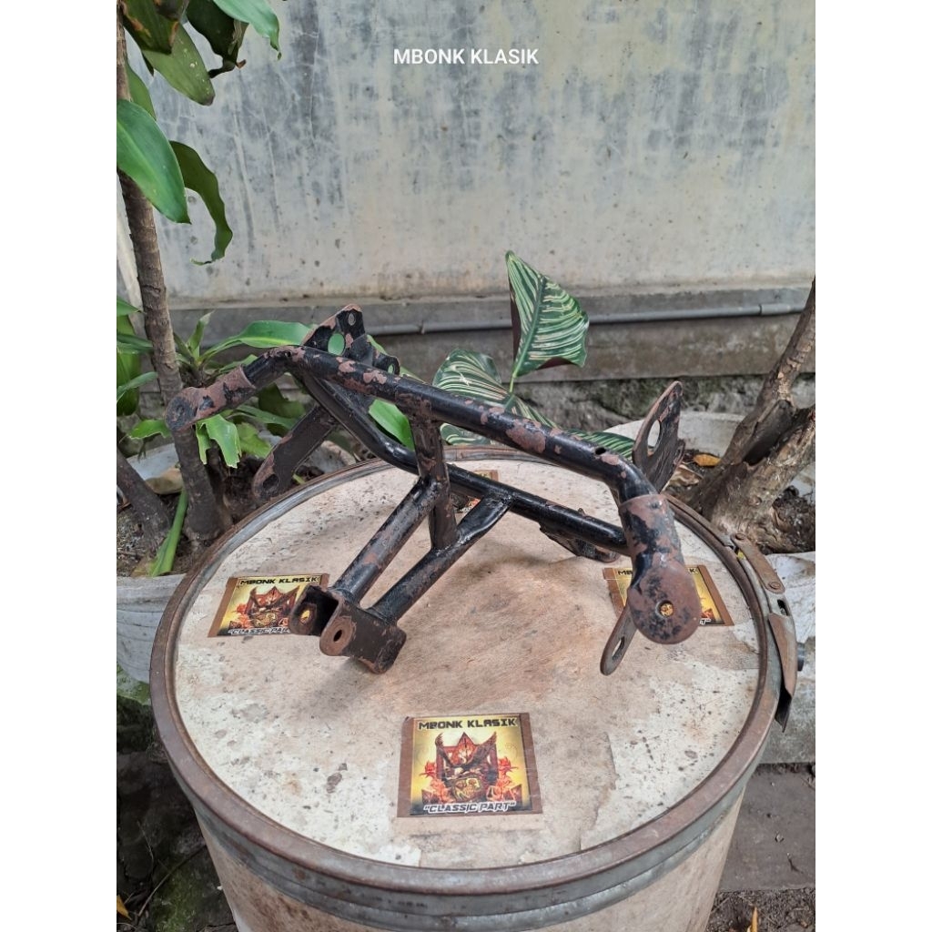 pangkon krodong lampu depan suzuki rgr 150 jumbo sprinter ORIGINAL dudukan lampu depan rgr 150 sprin