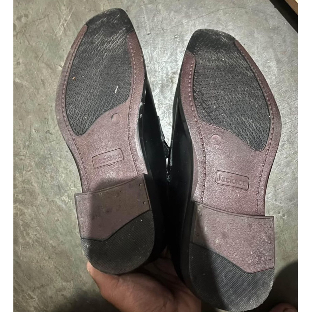 preloved sepatu pantofel hitam merk jackson