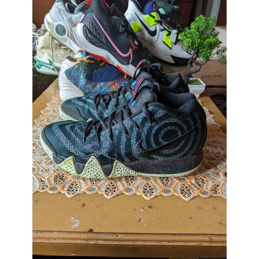 Nike basket kyrie 4 bekas (second)